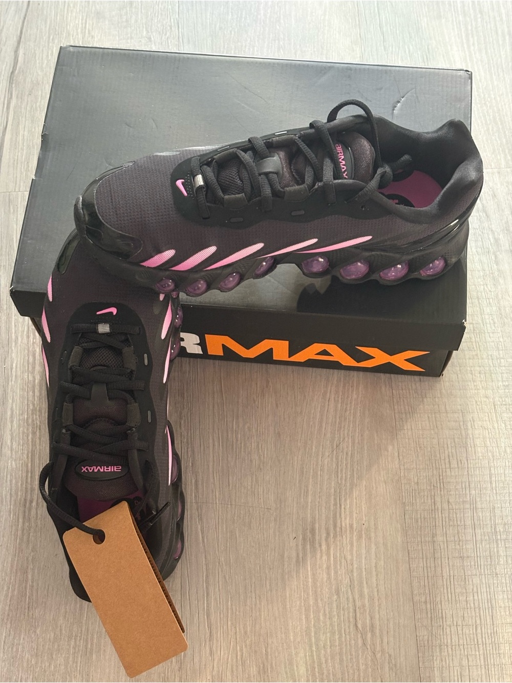 Nike Women’s Black with Pink Accent Athletic Sneakers BNWT size 9